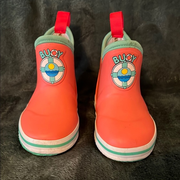 Kids Buoy Boots
Coral/Seafoam
Size 8 - Picture 1 of 5